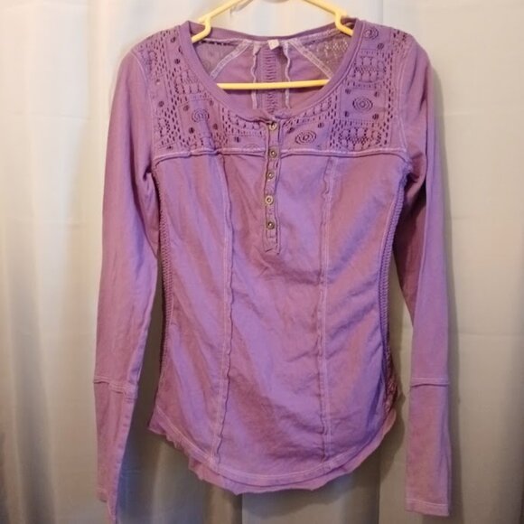 FREE PEOPLE Gold Coast Henley T-shirt Top S Violet Scoop neck Lace trim blouse - Picture 1 of 9